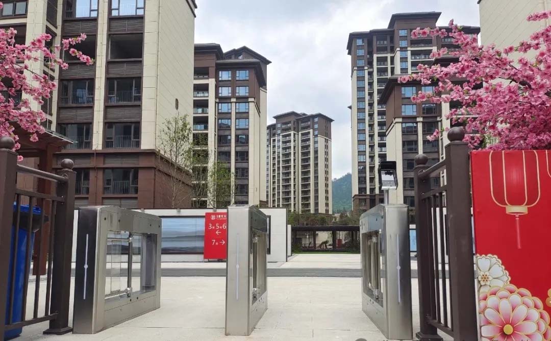 <b>《行业前瞻：智能门禁系统 守护安全管理“第一道防线”》</b>